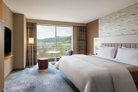 Deluxe Heian-kyo View 1 King - Kyoto cityscape.