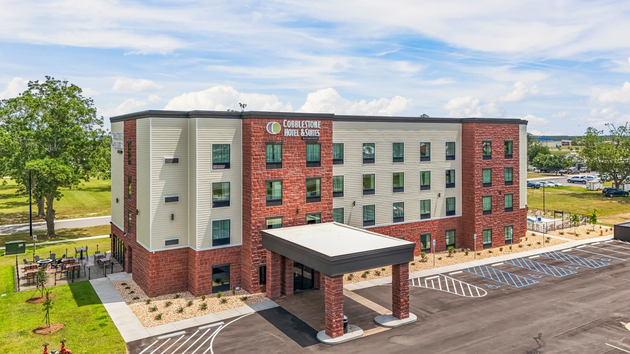 Cobblestone Hotel & Suites