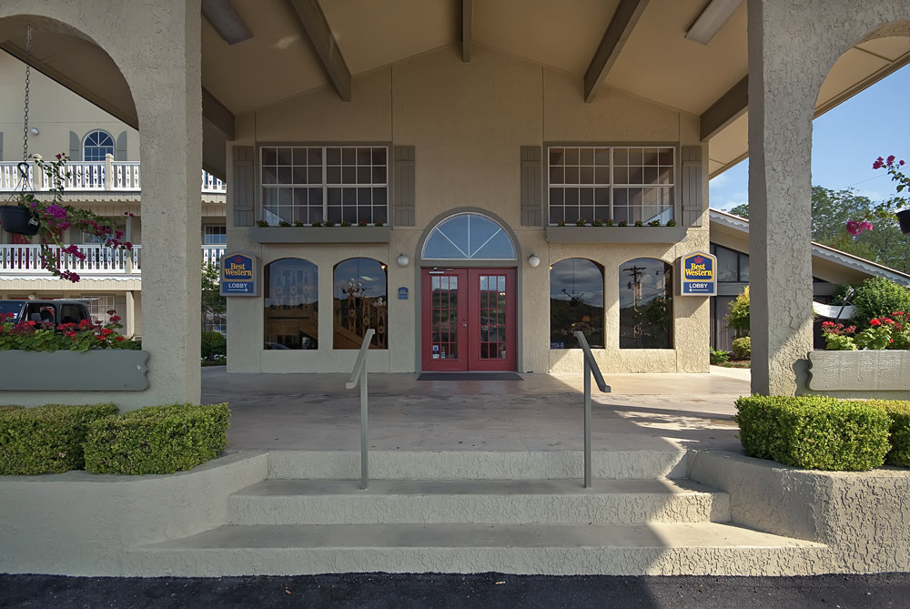 BEST WESTERN Sunday House Inn