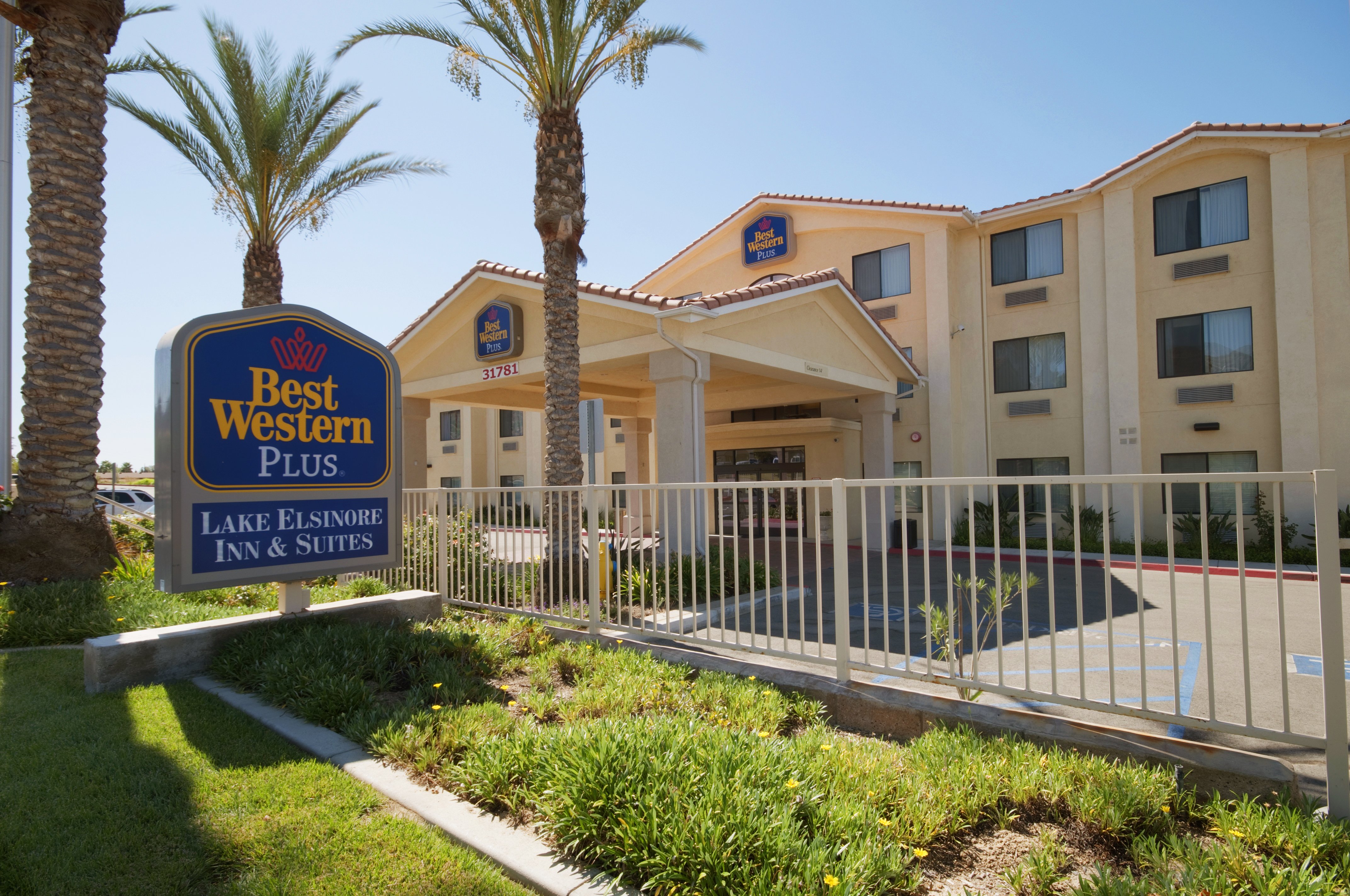 BEST WESTERN PLUS Lake Elsinore Inn & Suites