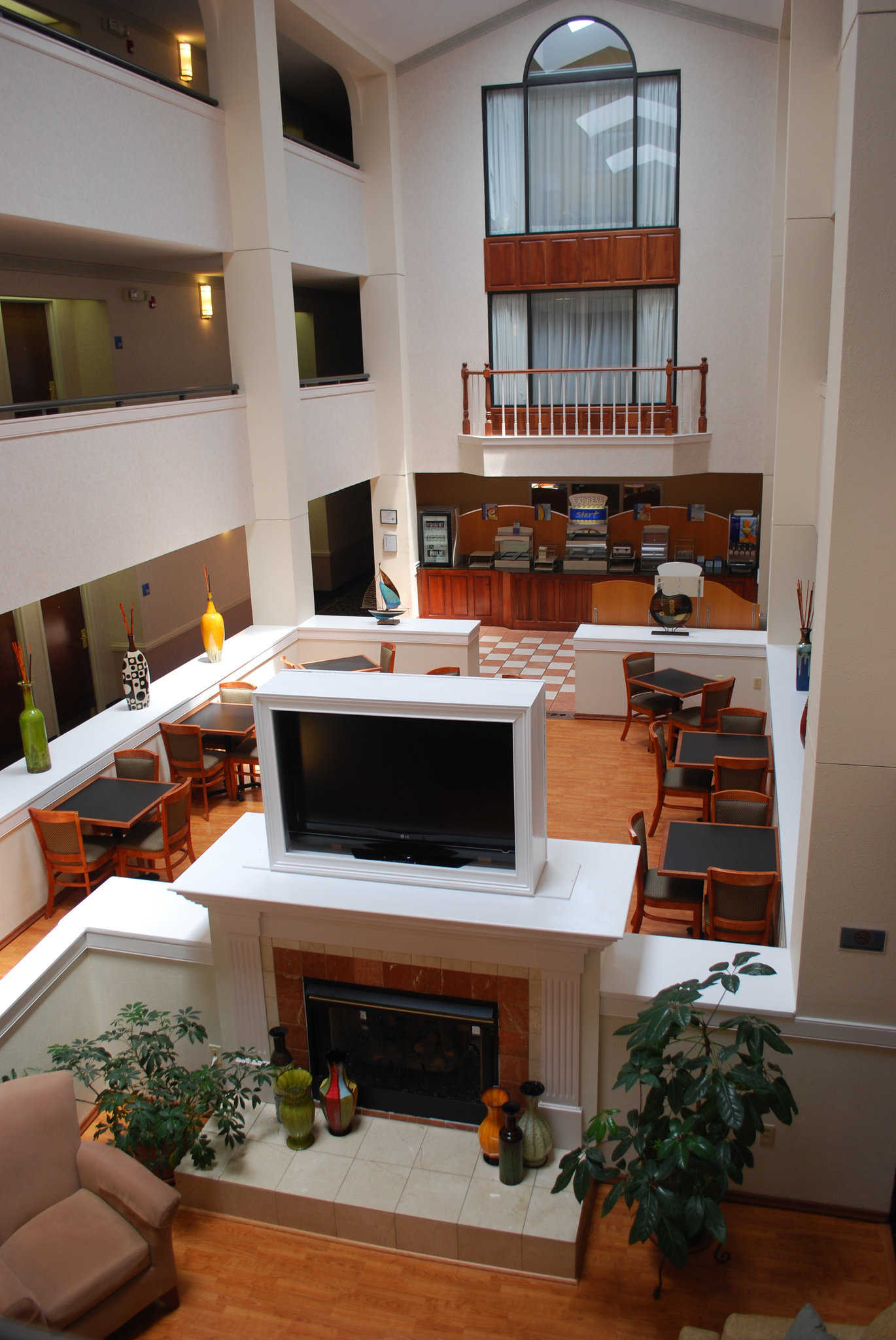 Lobby Atrium at Holiday Inn Express Milton FL