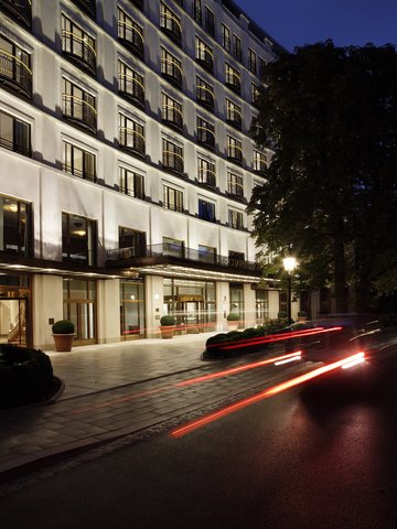 RFH The Charles Hotel - Facade