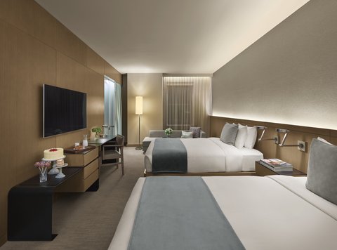 Deluxe Queen Bedroom