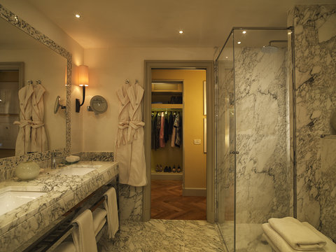 Hotel Savoy - Repubblica Suite Bathroom
