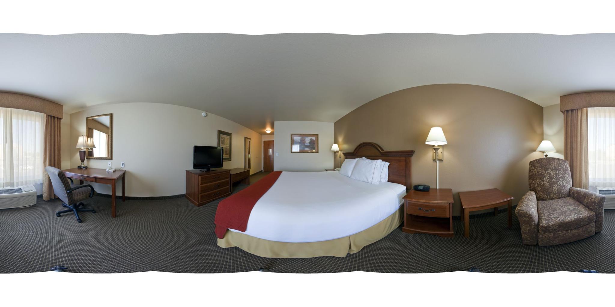 HOLIDAY INN EXP STES BROOKINGS