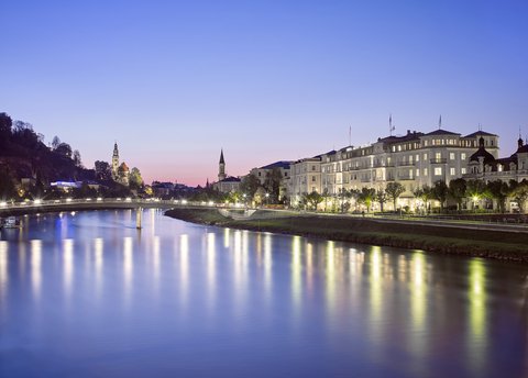 Front and Makart bridge by night