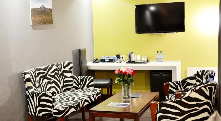 Cloud Hotel & Suites