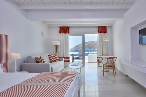 Honeymoon Suite with outdoor jacuzzi