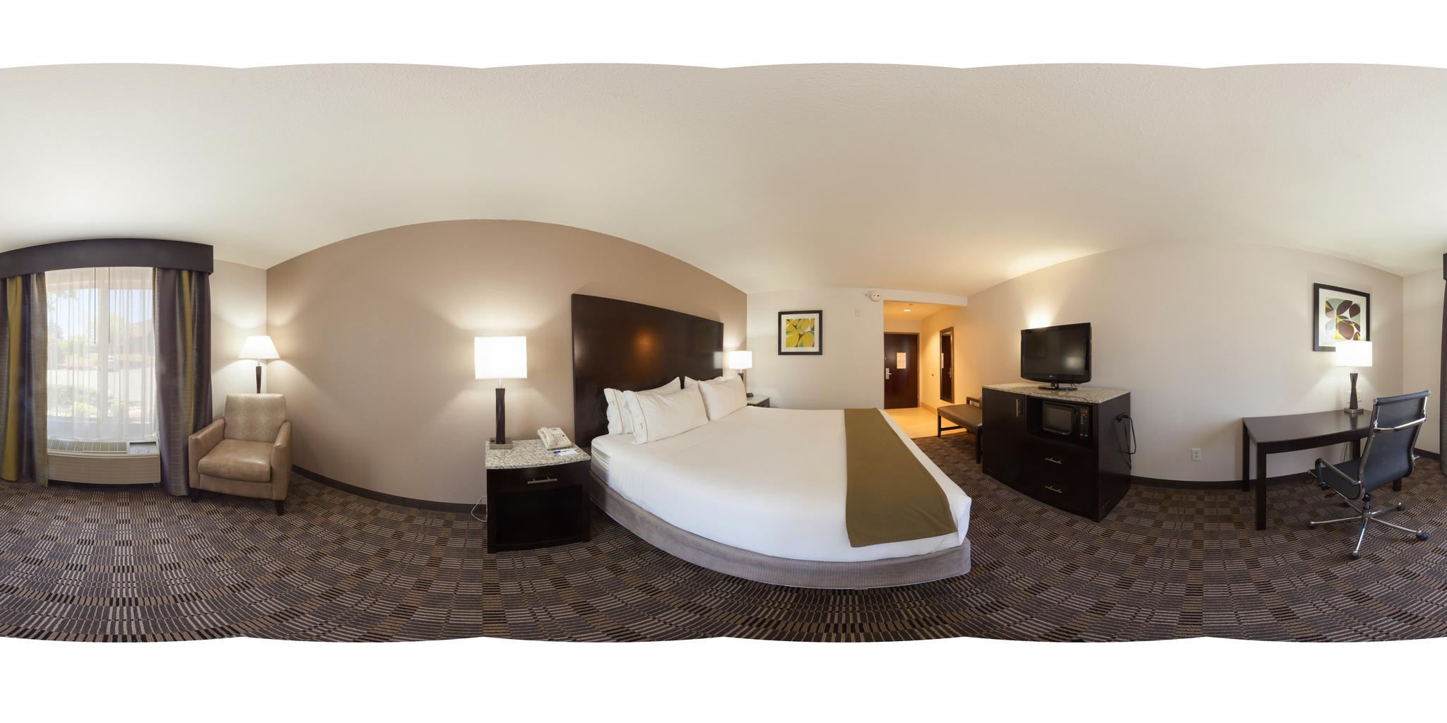 1 KING BED NONSMOKING