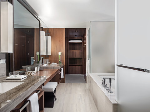 Deluxe Room - Bathroom