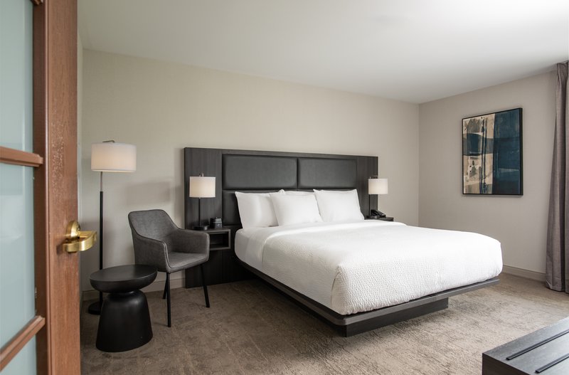 1 King One Bedroom Suite Fireplace