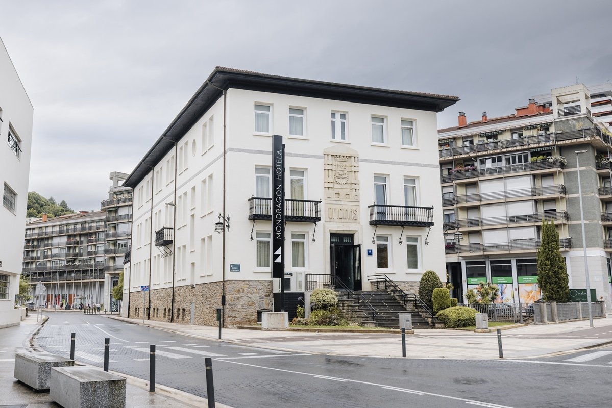Hotel Mondragon