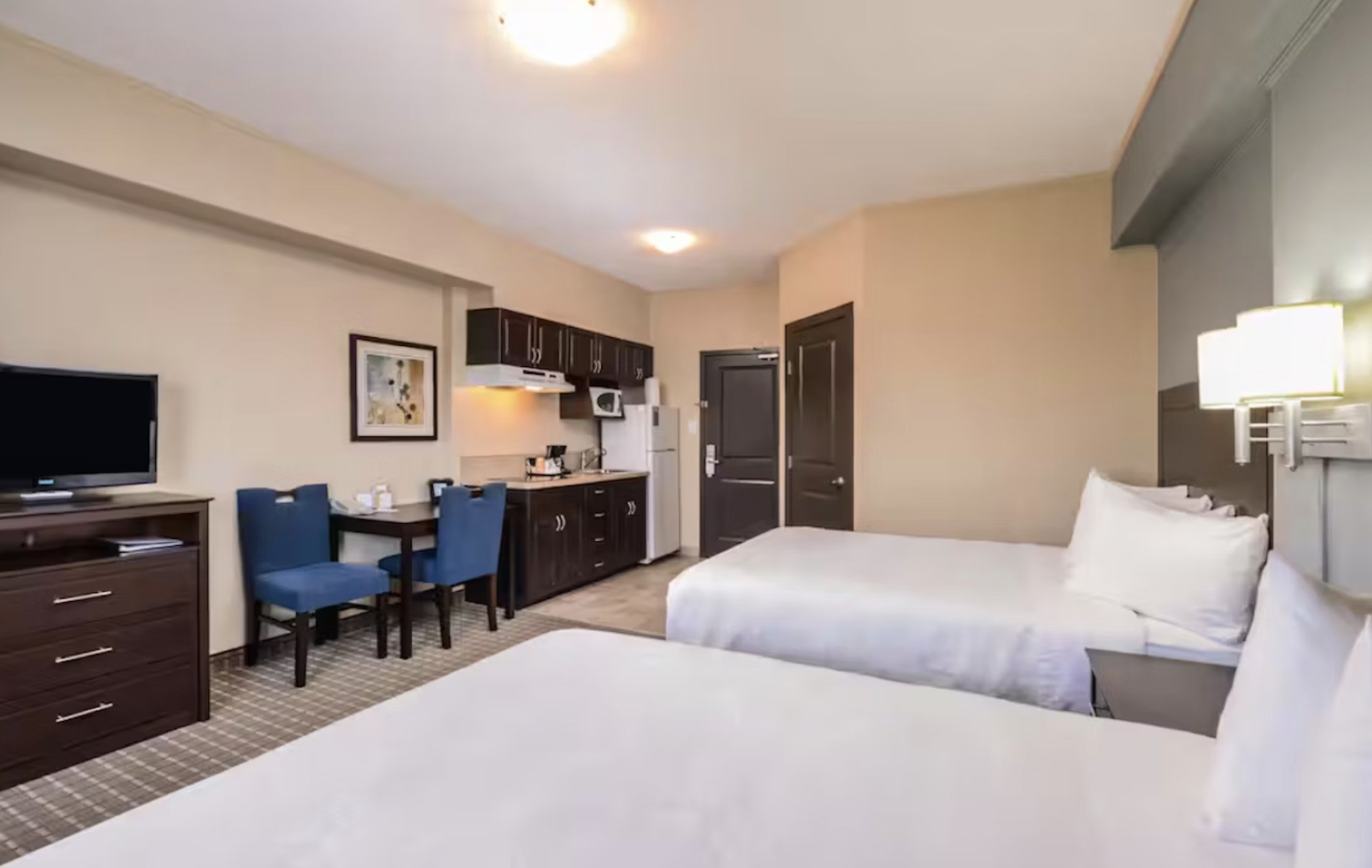 Kindersley All Suites Hotel