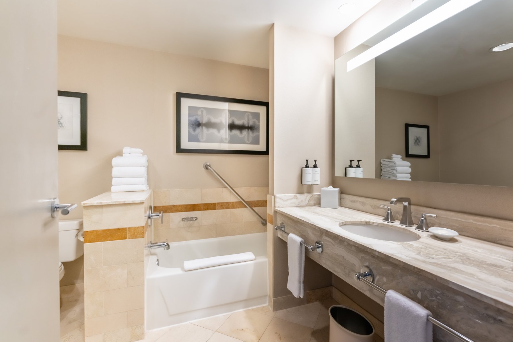 INTERCONTINENTAL CHICAGO MAGNIFICENT MILE Room Type - 1 King Junior Suite Premier City View Executive Tower INTERCONTINENTAL CHICAGO MAGNIFICENT MILE Room Type - 1 King Junior Suite Premier City View Executive Tower
