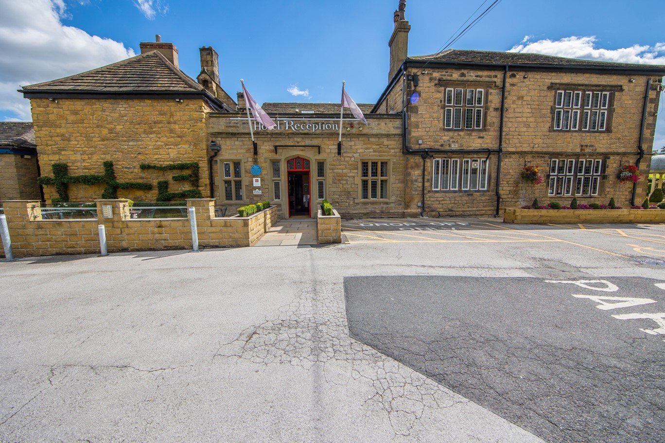 Rogerthorpe Manor Hotel