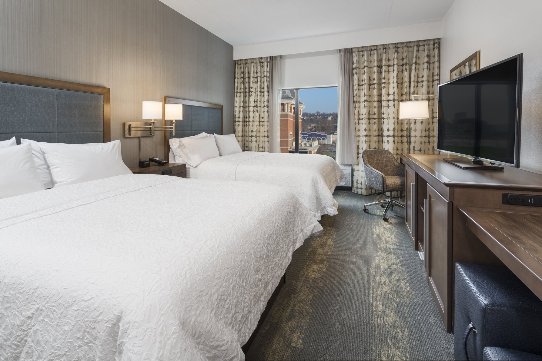 Hampton Inn & Suites by Hilton Newport/Cincinnati Room Type - 2QN MOB HEARING ACC TUB NS
