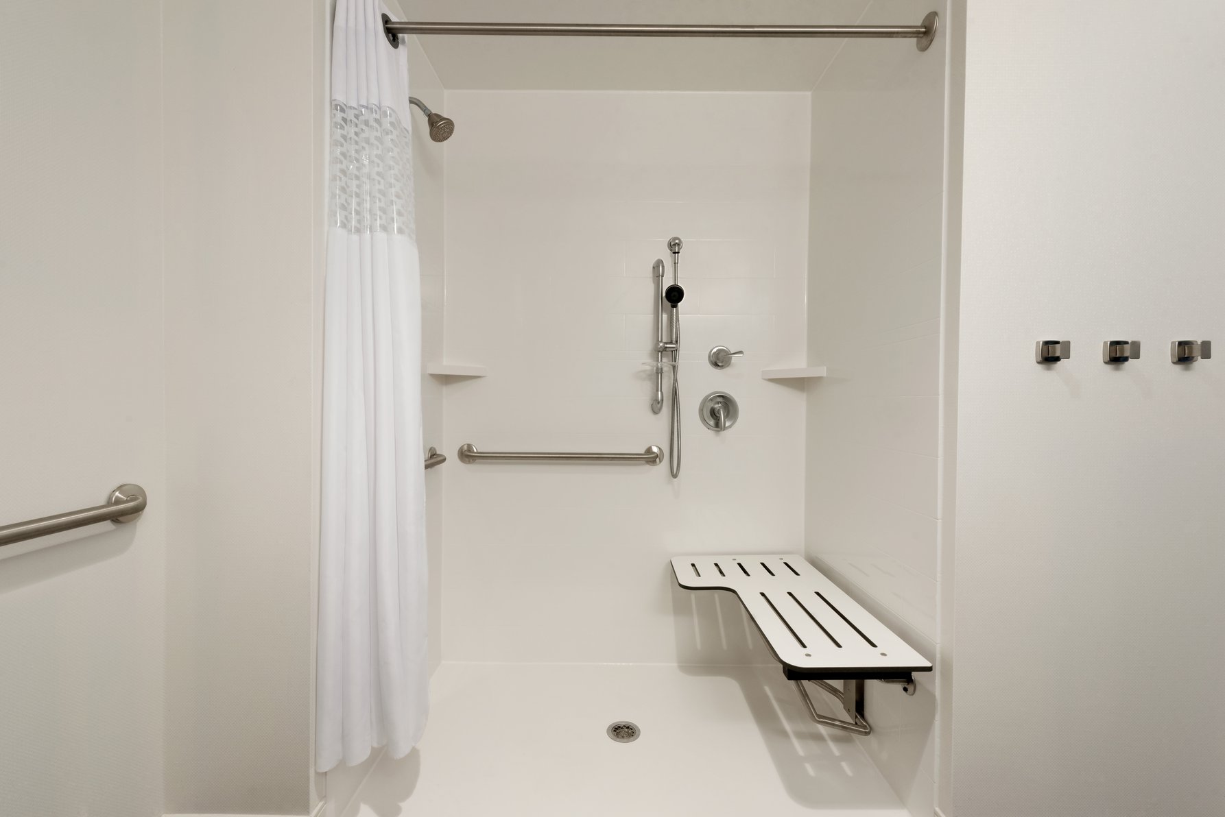 Hampton Inn by Hilton Spring Hill, TN Room Type - 1 KNG WHEELCHAIR ACC ROLLI