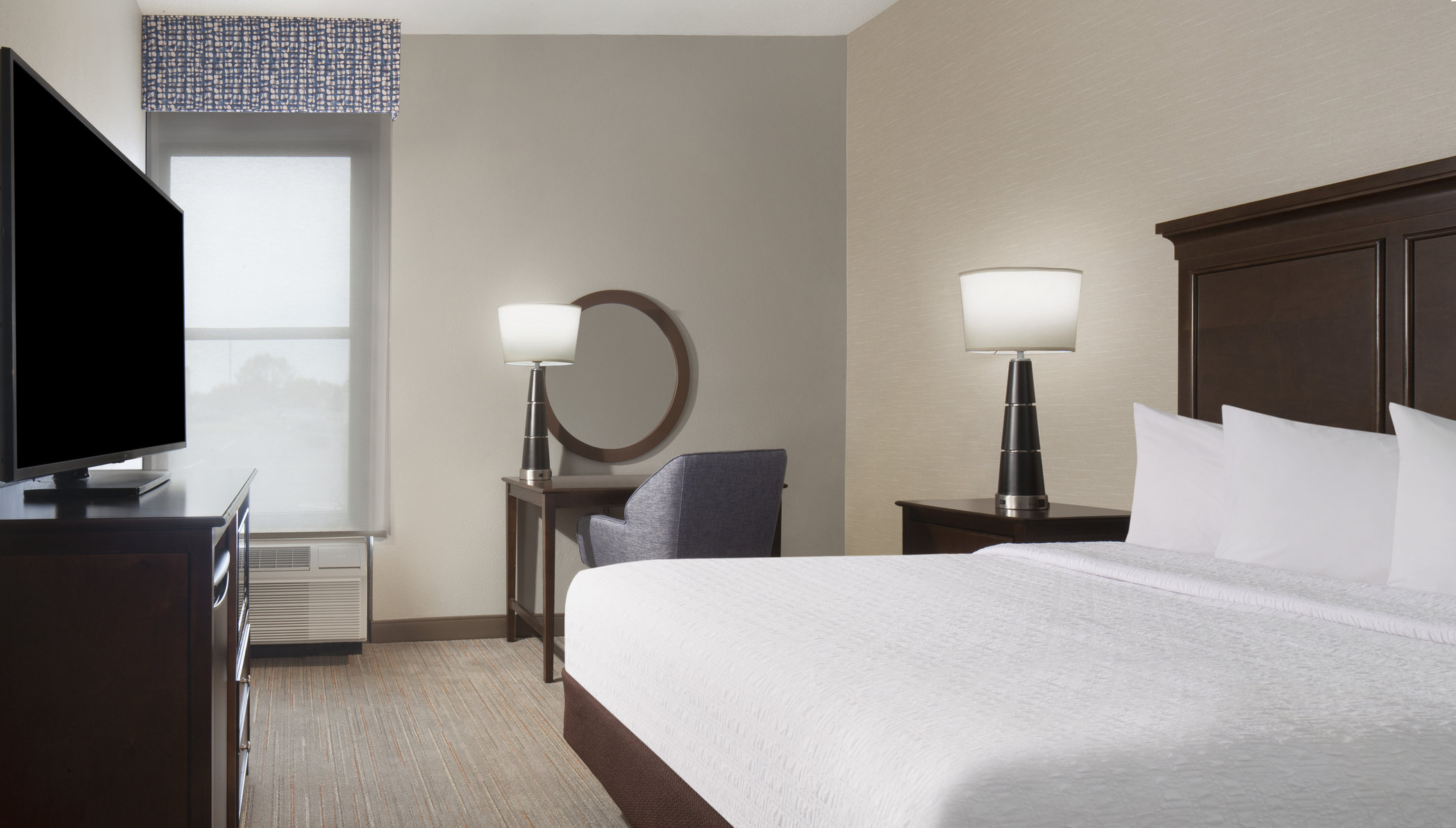 Hampton Inn by Hilton Evansville Room Type - 1 QN MOB HEAR ACC TUB NS