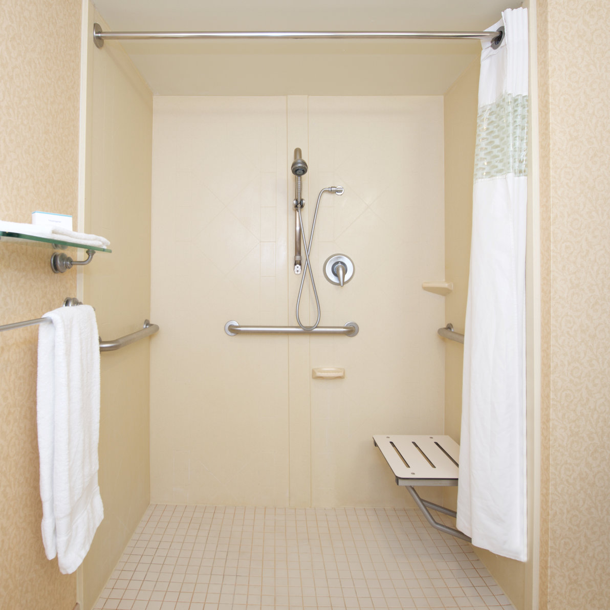 Hampton Inn by Hilton Evansville Room Type - 1 QN ACC ROLLIN SHWR NS