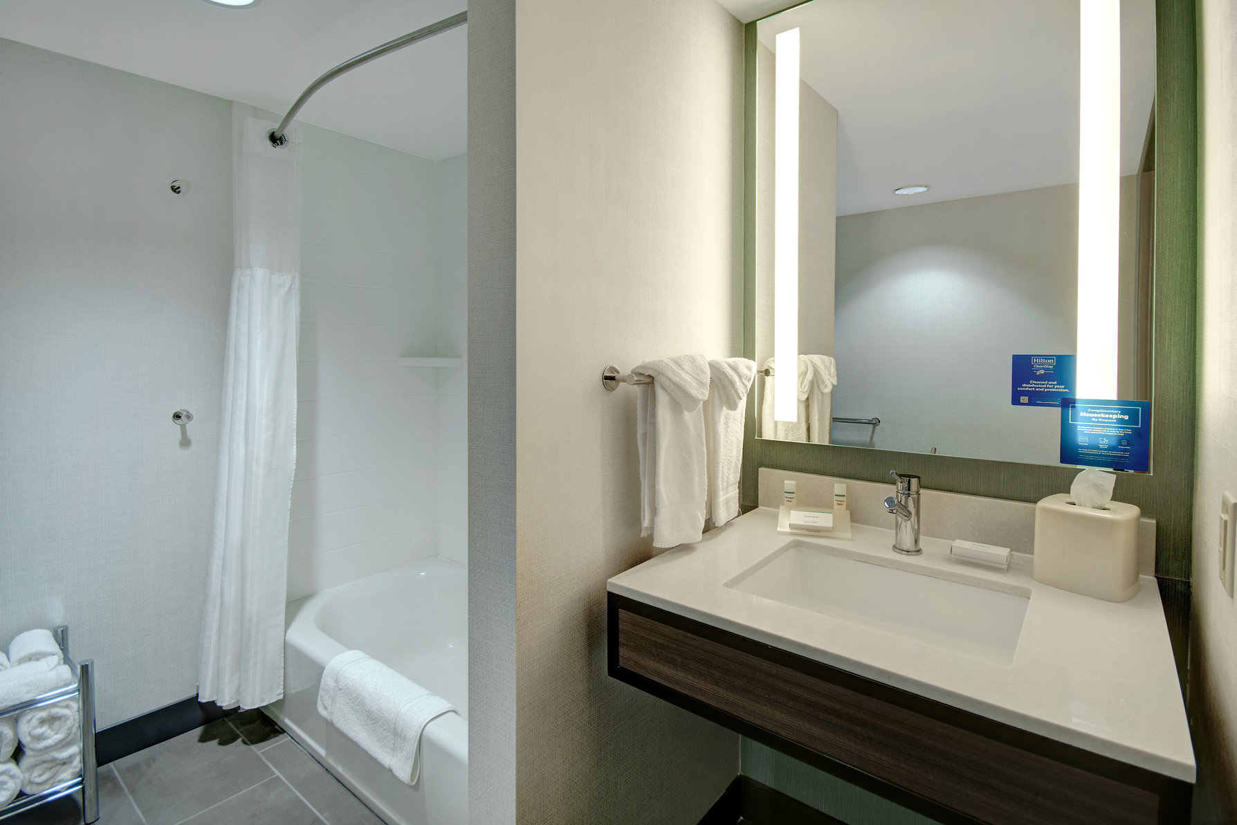 Hilton Garden Inn Terre Haute Room Type - 2QN MOB HEARNG ACC STE TUB