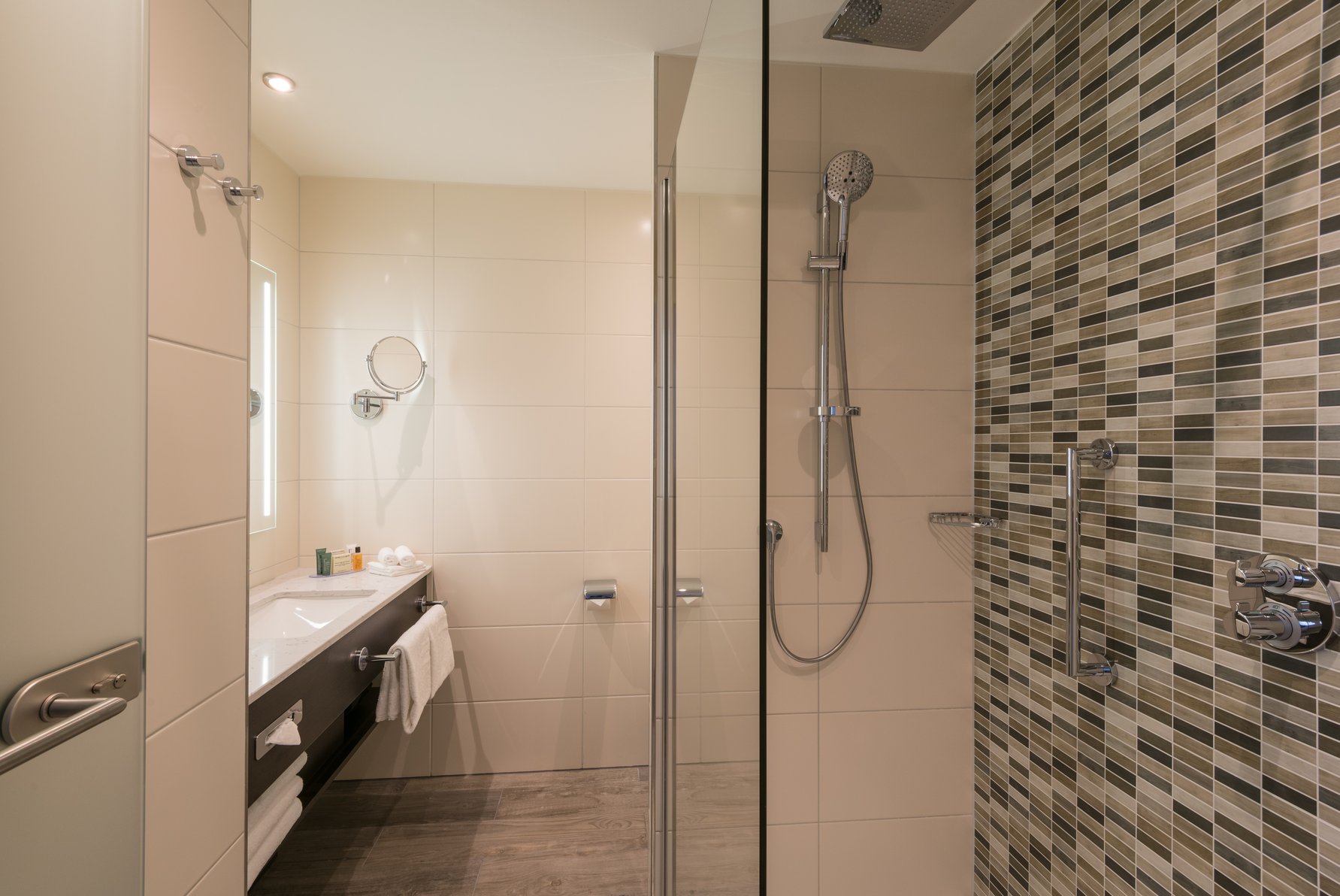 Hilton Garden Inn Munich City West Room Type - Queen Room with Sofa