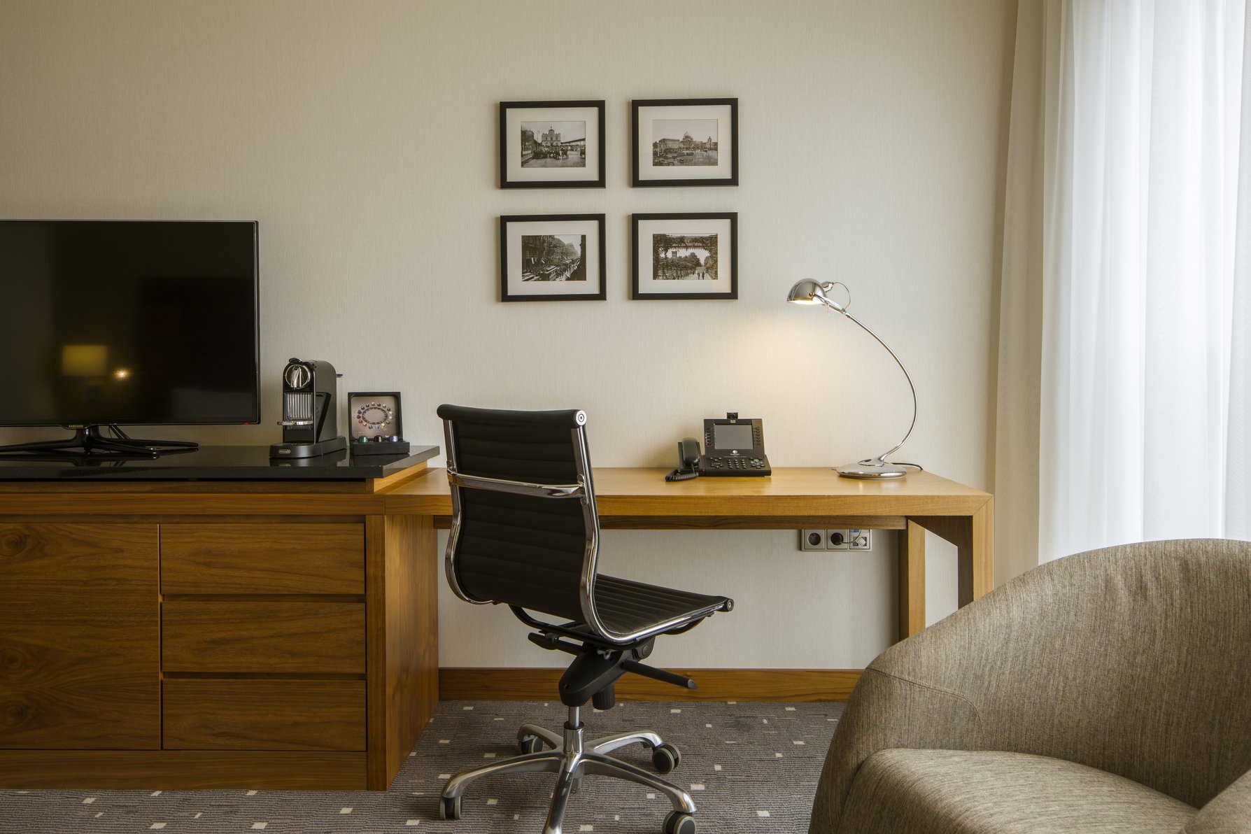 DoubleTree by Hilton Lodz Room Type - TWIN DELUXE ROOM WITH VIEW