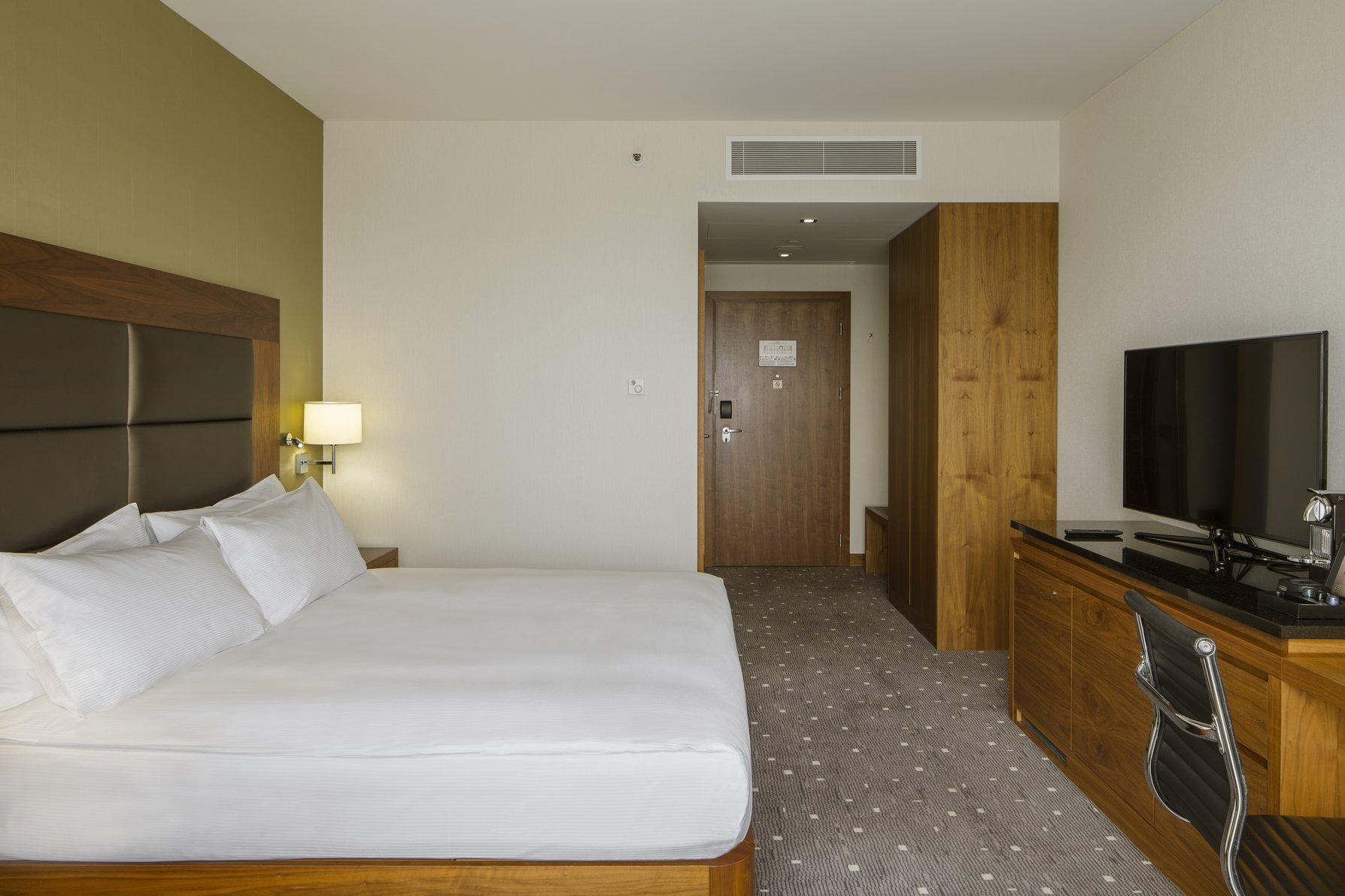 DoubleTree by Hilton Lodz Room Type - KING DELUXE ROOM WITH VIEW