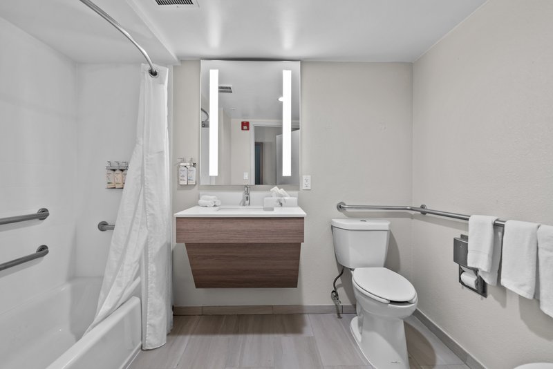 HOLIDAY INN EXPRESS WEST POINT