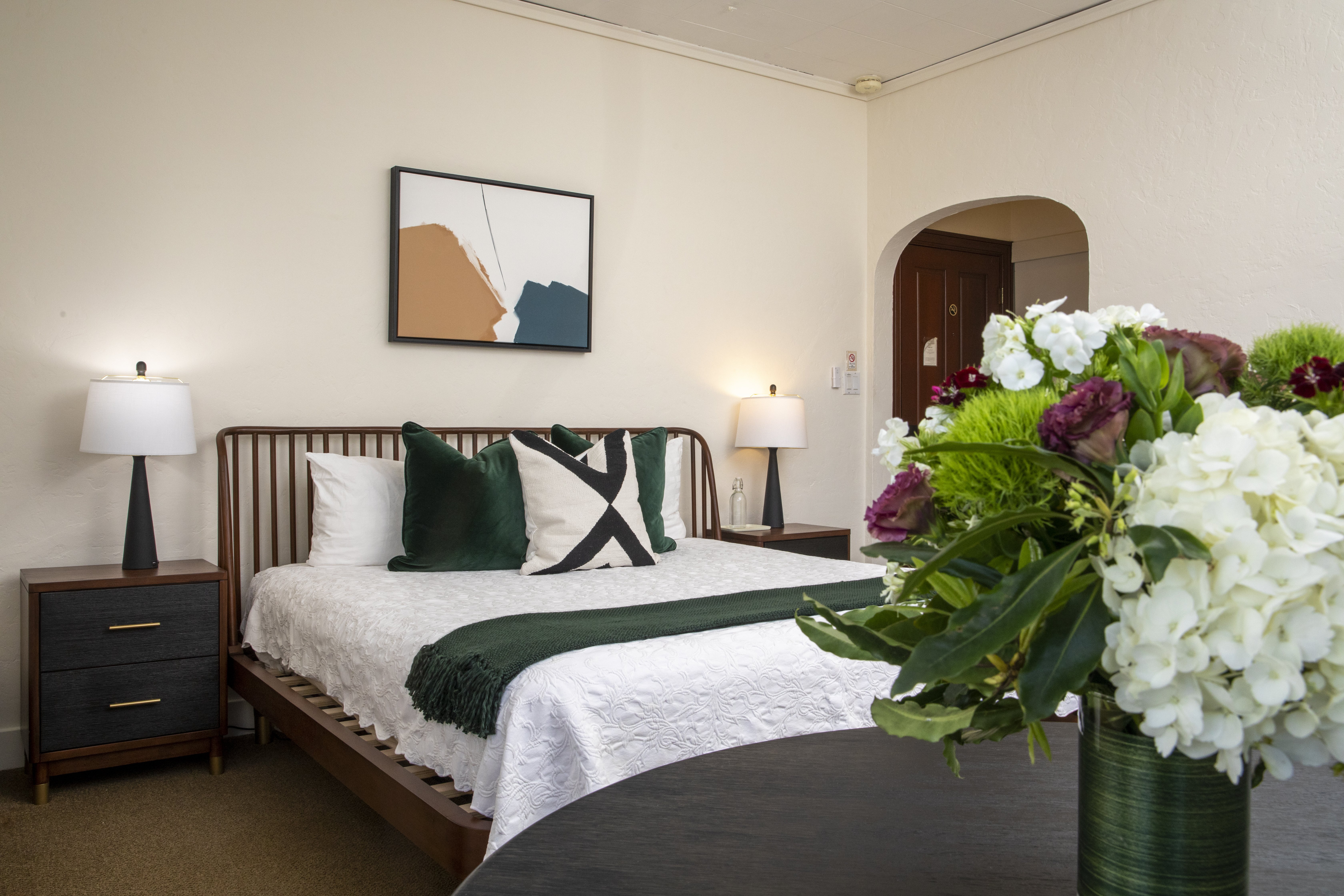 WASHINGTON SQUARE INN