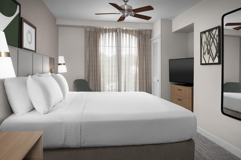 1 BEDROOM SUITE 1 KING NONSMOKING