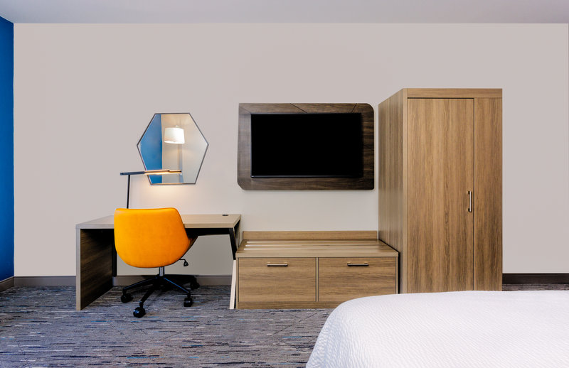 Holiday Inn Express and Suites Tampa Stadium – Airport Area