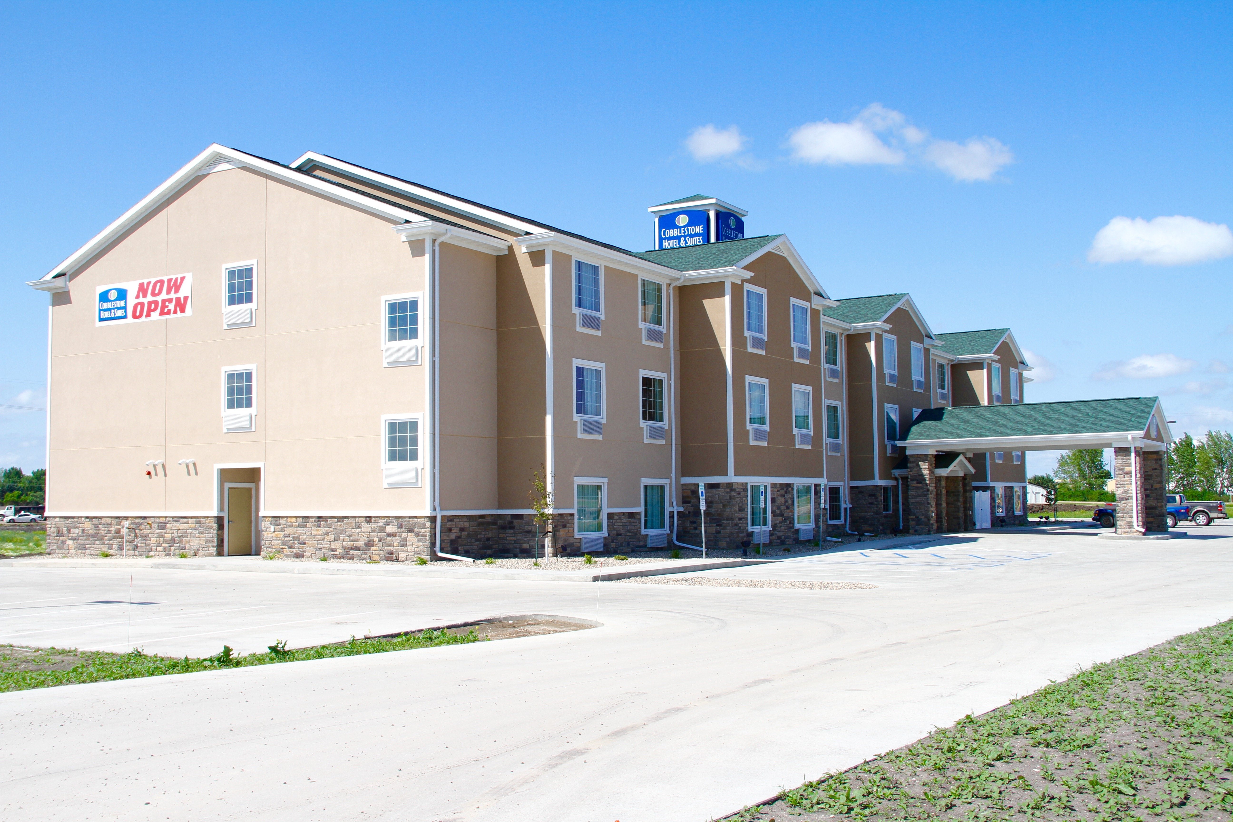 Cobblestone Hotel & Suites Devils Lake