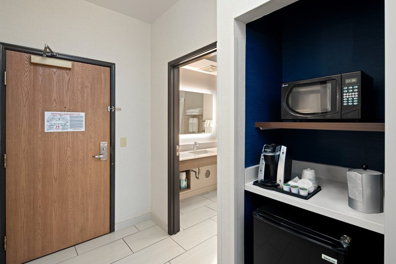 HOLIDAY INN EXP STES I-90