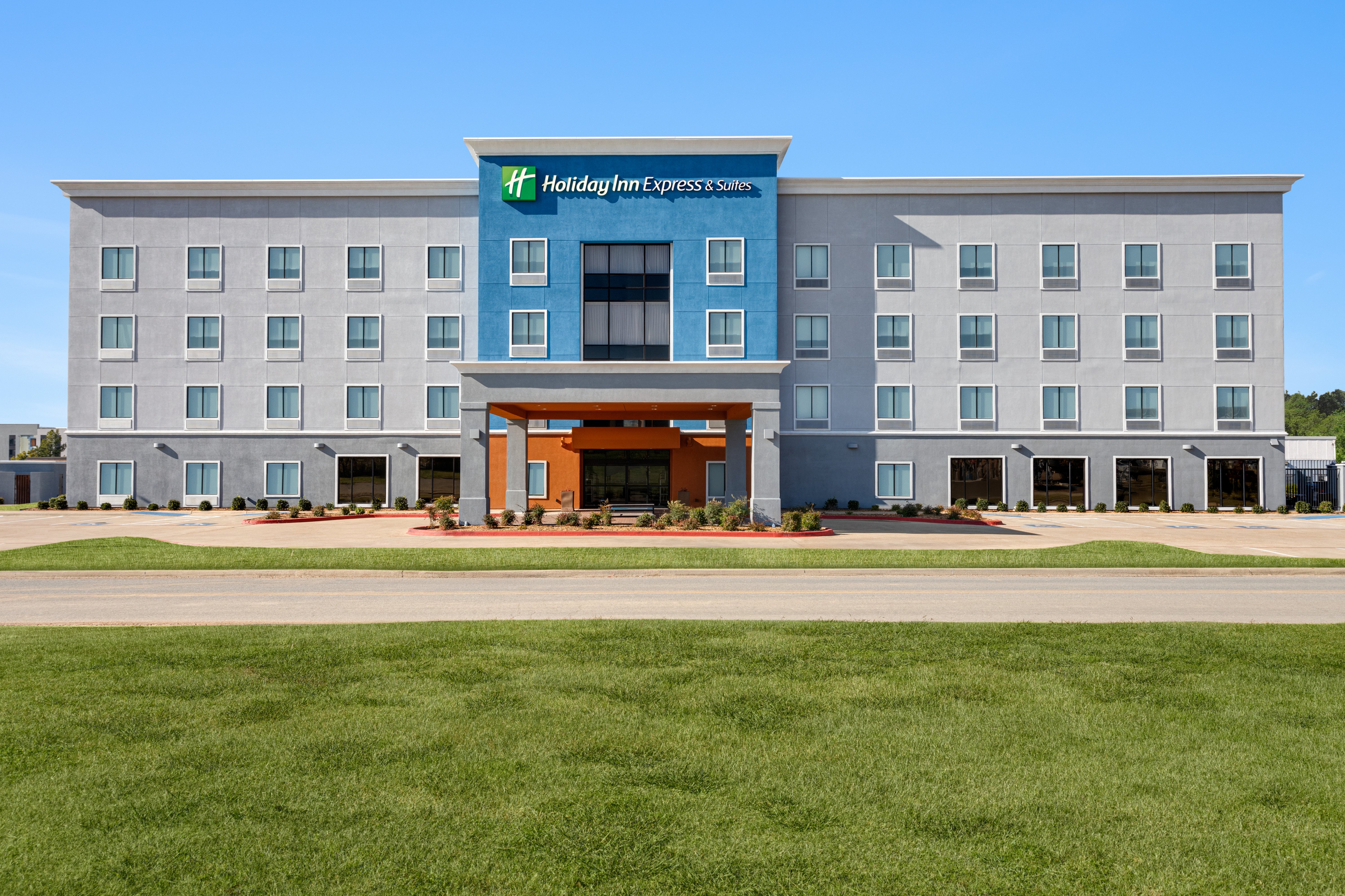 Holiday Inn Express & Suites Forrest Cit