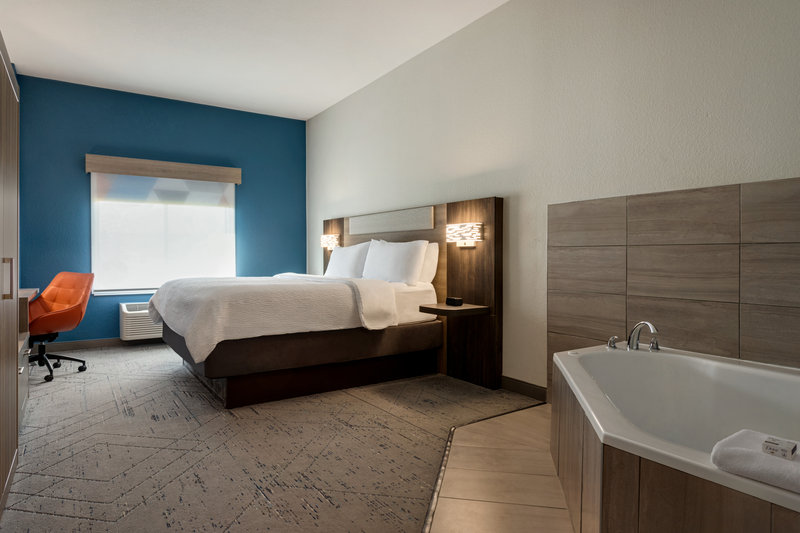 Holiday Inn Express Hotel & Suites Forrest City