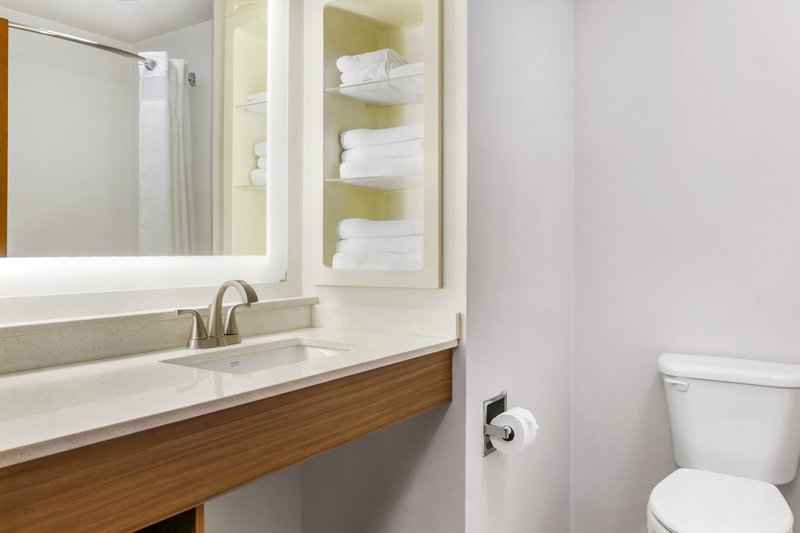 HOLIDAY INN EXP STES HILLVIEW