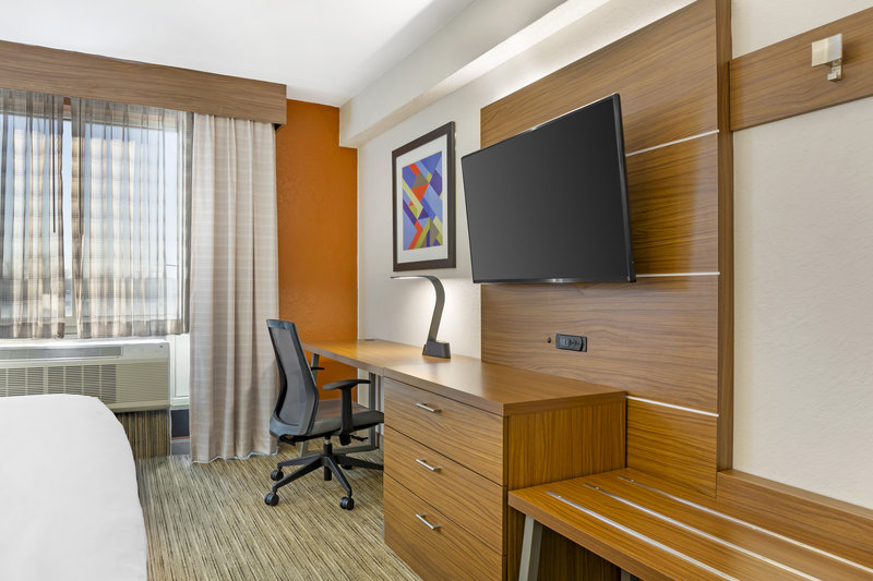 HOLIDAY INN EXP STES HILLVIEW