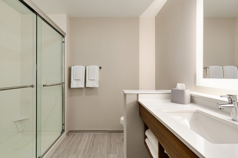 Holiday Inn Express and Suites Hayward – Castro Valley