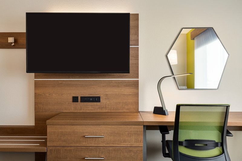 Holiday Inn Express and Suites Hayward – Castro Valley