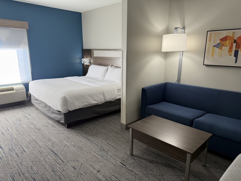HOLIDAY INN EXP STES TOPEKA NO