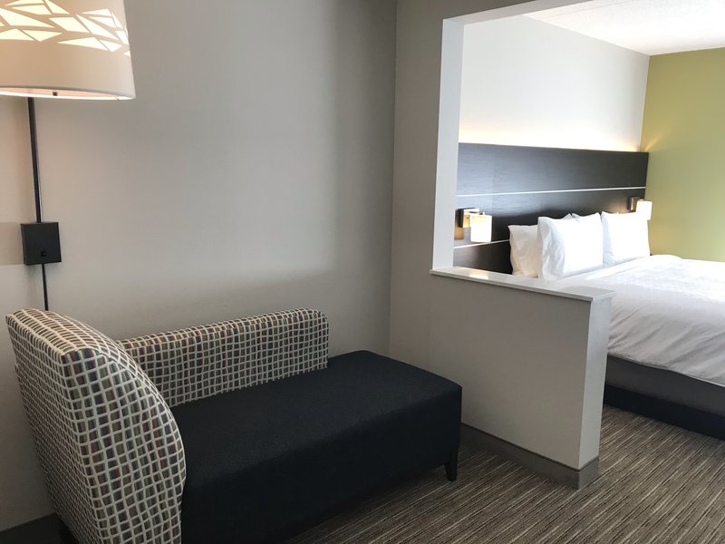 Holiday Inn Express and Suites Prospect Heights