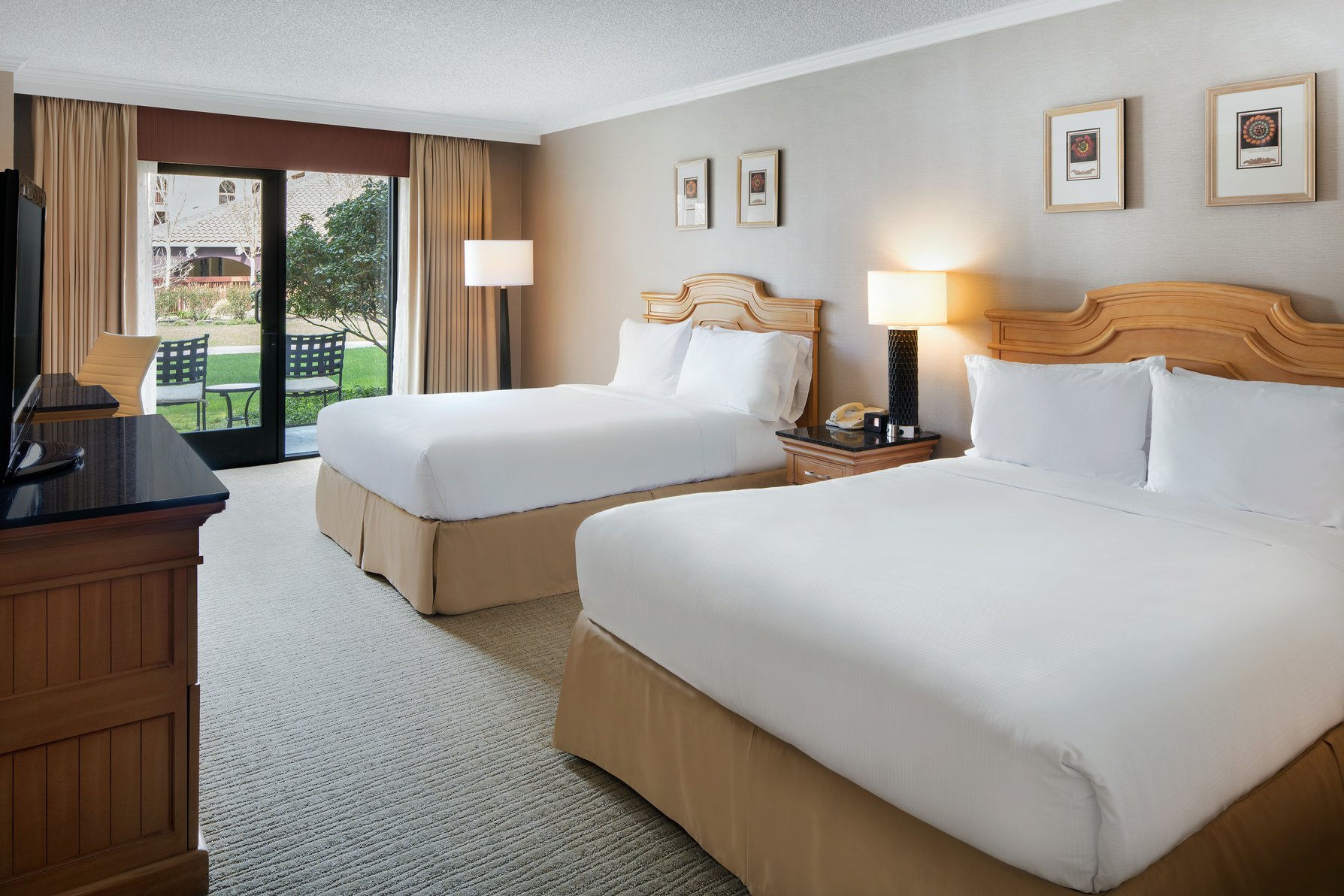 DoubleTree by Hilton Sonoma - Wine Country Room Type - 2 QN ACC RI SHWR W BALCONY