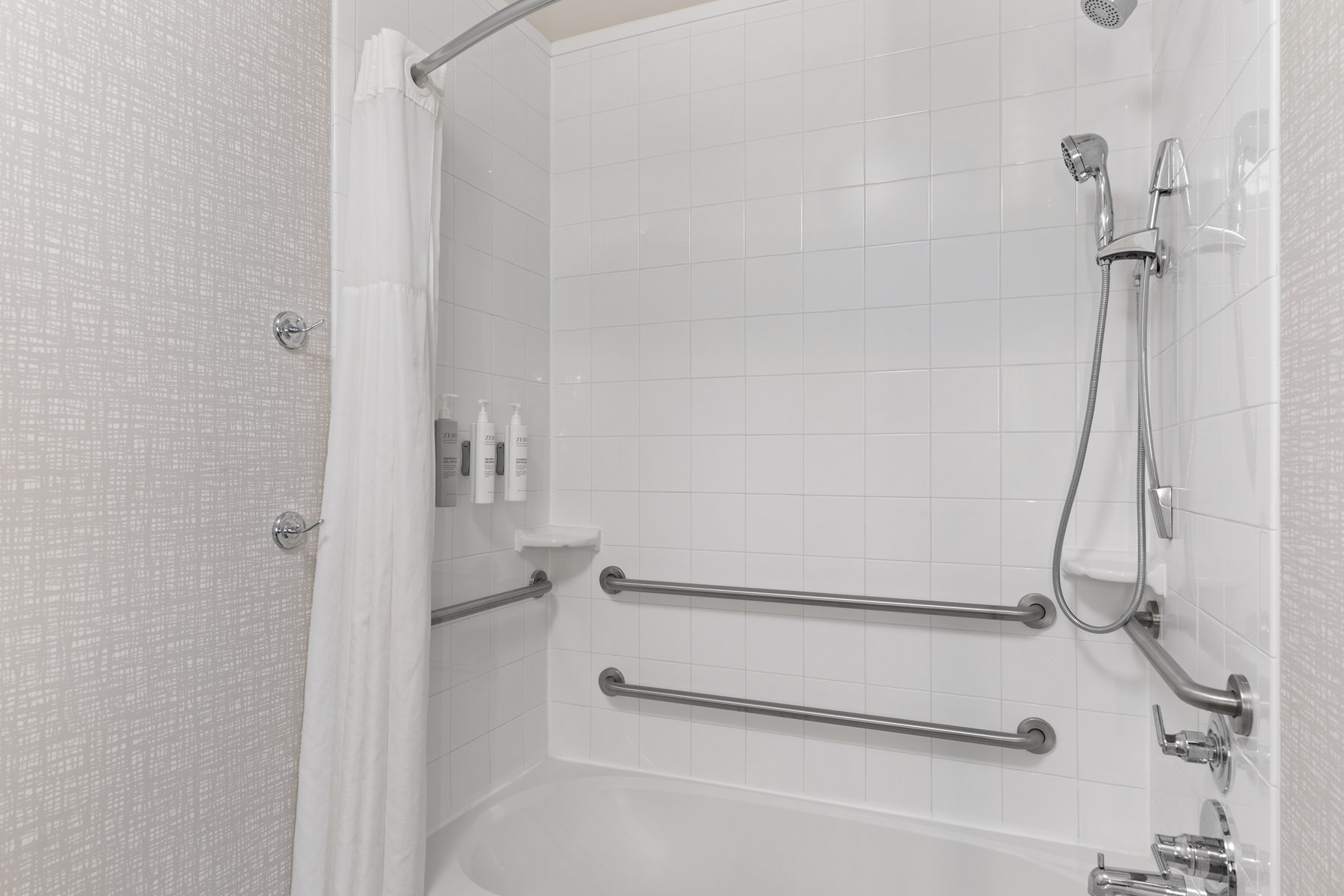 Hampton Inn & Suites Dothan Room Type - 1KNG MOB HEAR ACC W TUB NS