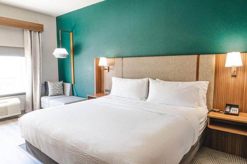 HOLIDAY INN WEST ENERGY CORRID