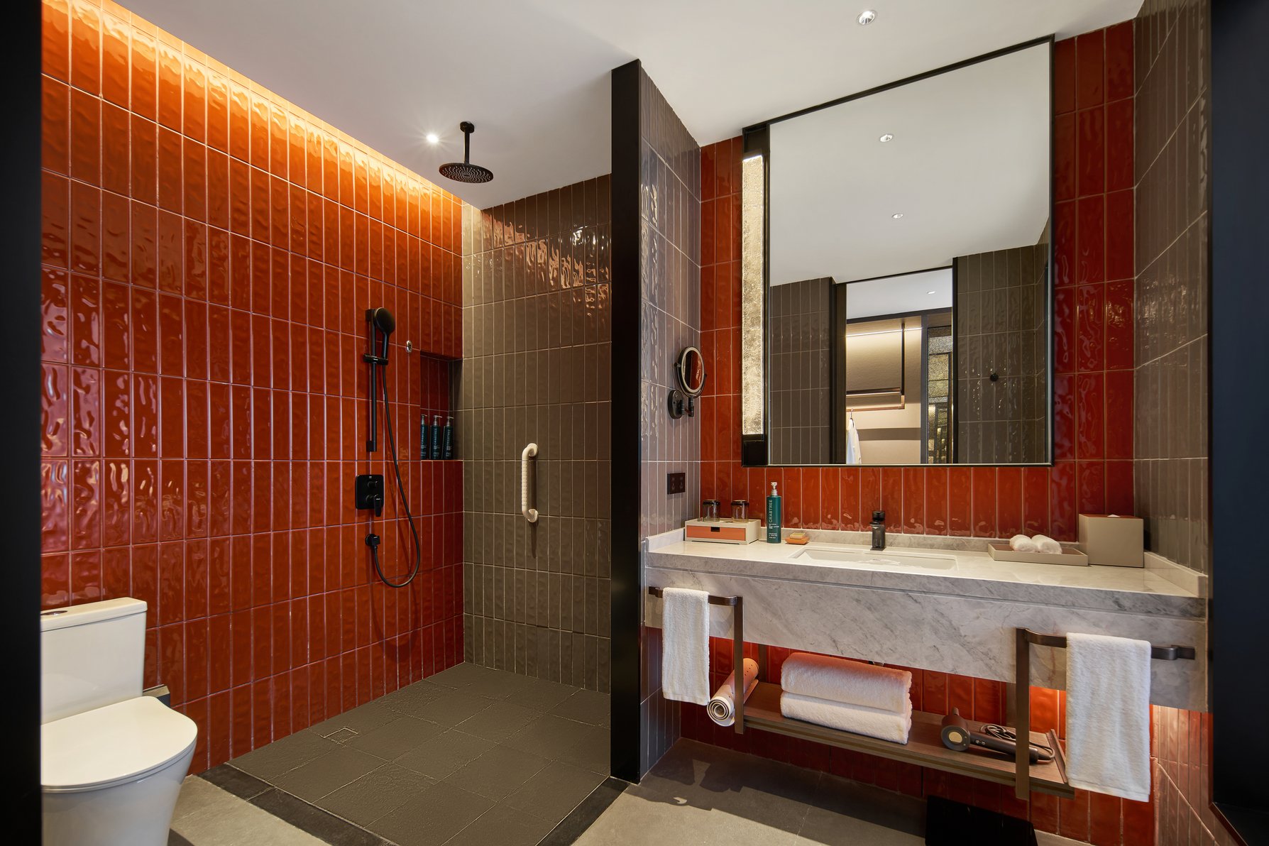 DoubleTree by Hilton Kaifeng Room Type - TWIN ACCESSIBLE ROOM