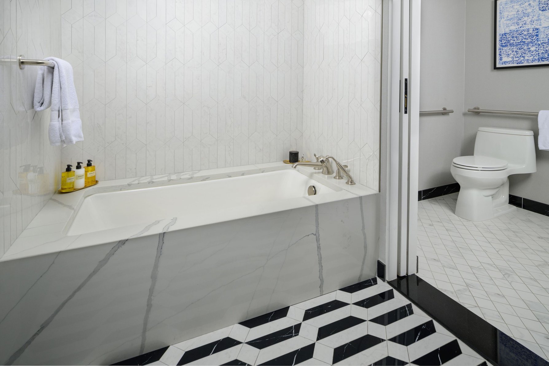 Daxton Hotel Birmingham, Curio Collection by Hilton Room Type - TER KG STE MB/HR ACC W/TUB