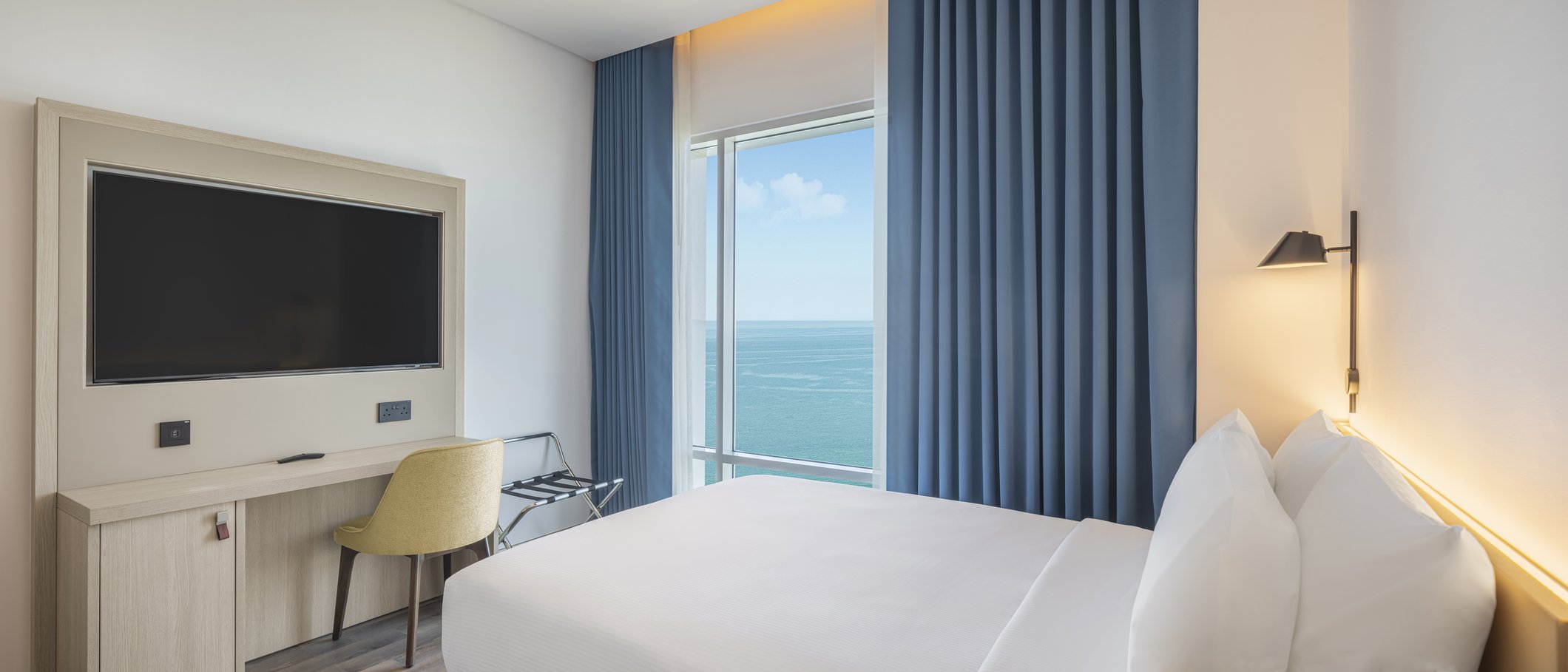 Hampton by Hilton Kuwait Salmiya Room Type - QUEEN ROOM W SOFA BED SM