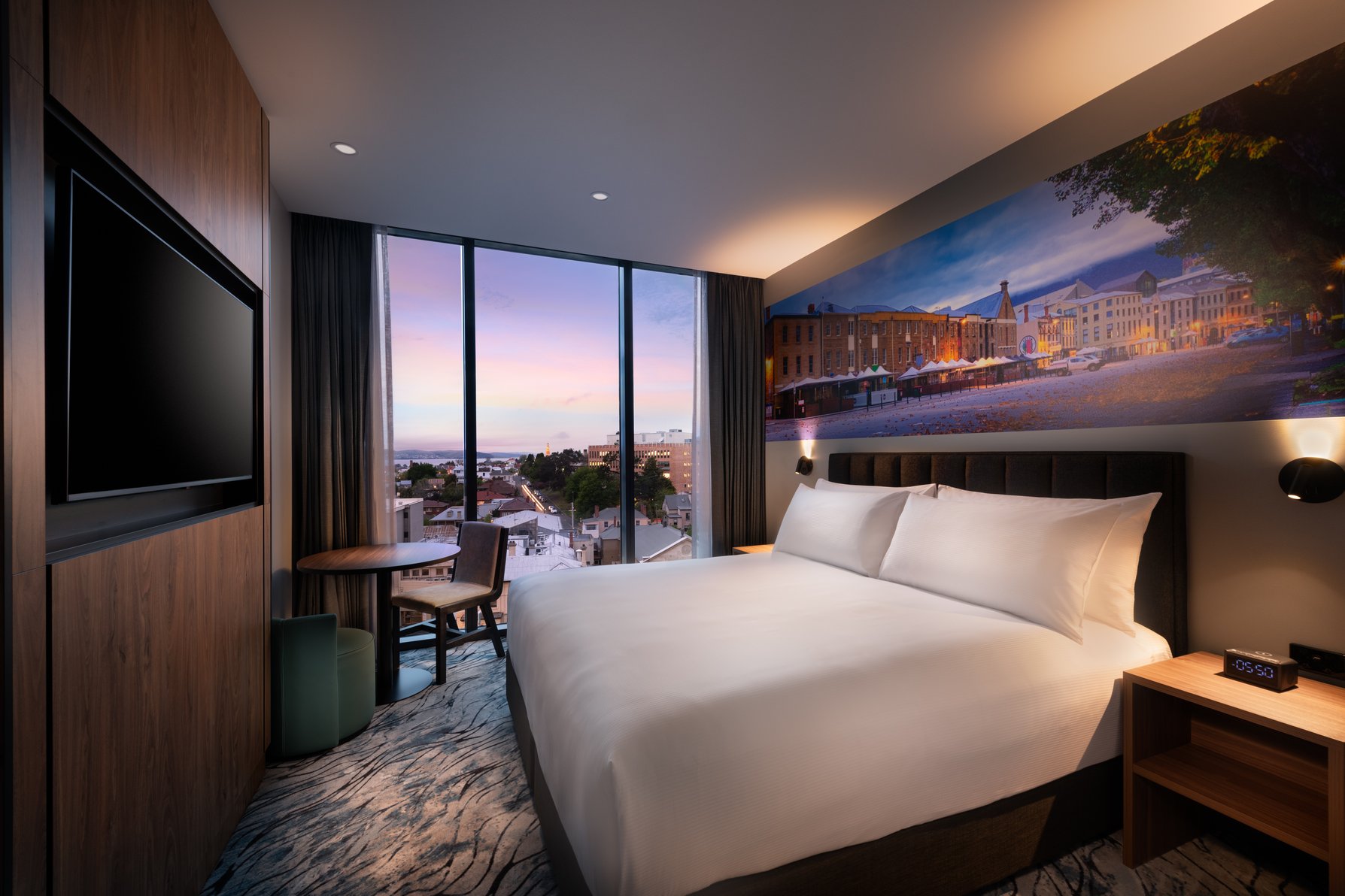 DoubleTree by Hilton Hobart Room Type - KING GUEST ROOM WATER VW