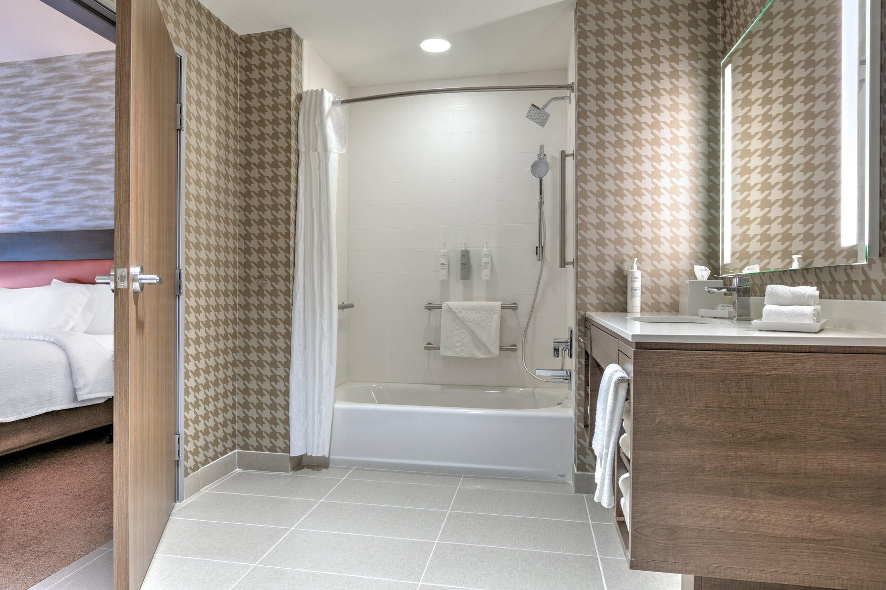 Home2 Suites by Hilton Tulsa Airport Room Type - 1KING ACC TUB SUITE