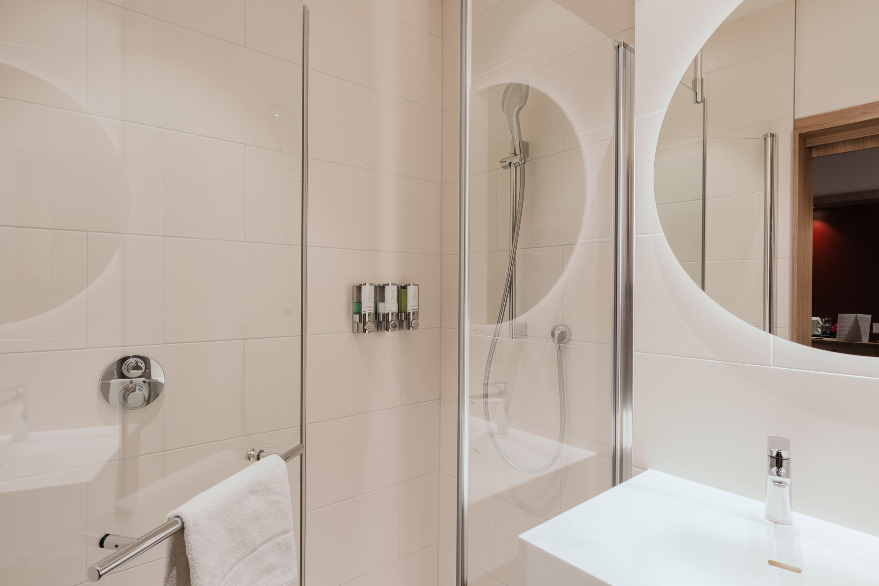 Hampton by Hilton Vienna City West Room Type - Queen Room